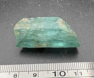 59 carat vanadium Emerald crystal - Okene, Nigeria beryl - blue green - Picture 1 of 7