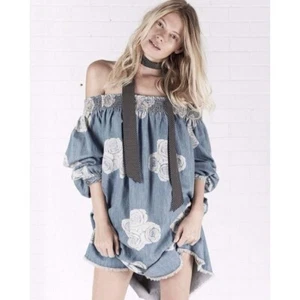Mini vestido de mezclilla de hombro One X cucharada de plomo rosa talla mediana - Imagen 1 de 12