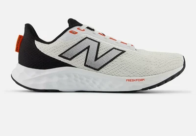 Zapatos para correr New Balance Fresh Foam Arishi V4 para hombre blancos/negros (MARISYR4) Foto 1 de 4