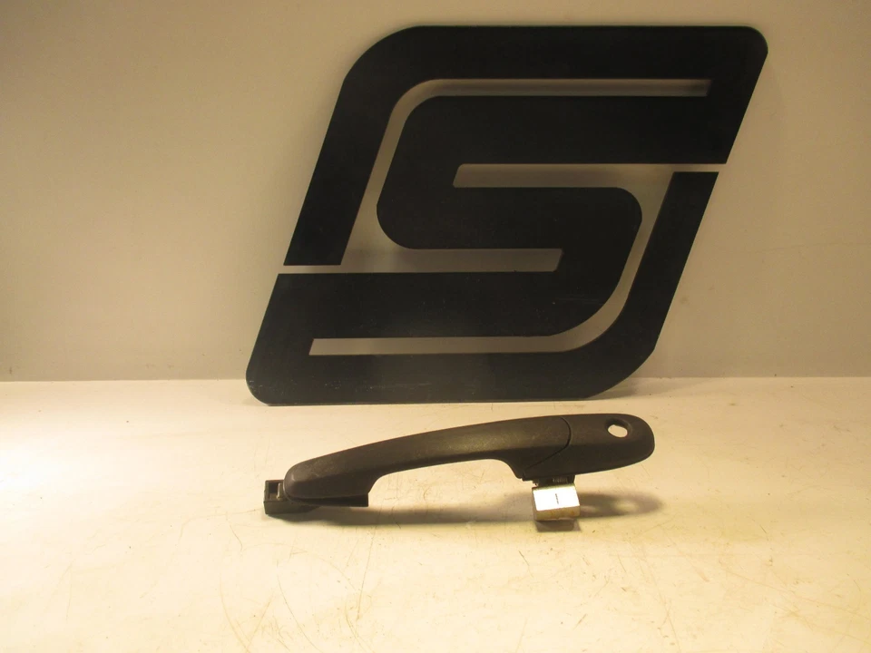 2006 Suzuki Aerio SX Универсал Пассажирская Передняя Наружная Ручка (Неокрашенная Отделка) - Изображение 1 из 1