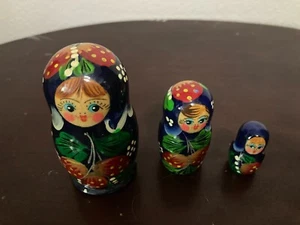 Vintage Russische Stapelpuppen Erdbeere 3 Stück - Bild 1 von 1