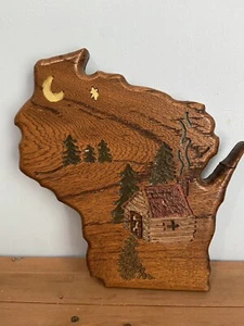 Cabina de arte de pared tallada en madera con forma de estado de Wisconsin - Imagen 1 de 7