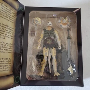 Harvinger Studios Savage Crucible EX Shield Of D’Zaera Albino NEW - Picture 1 of 3