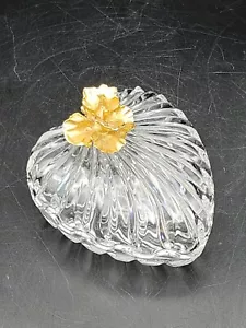 VINTAGE RCR ROYAL CRYSTAL ROCK HEART SHAPED JEWELRY TRINKET BOX With Gold Flower - Picture 1 of 9