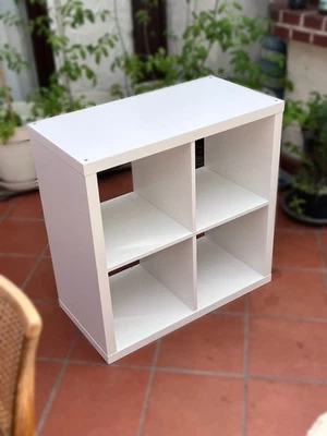 Ikea Kallax Regal, Bücherregal, Wandregal, Raumteiler in weiß (77 x 77 cm) - Bild 1 von 4