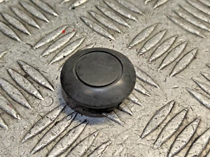 HONDA CBR600-F CBR600-F2 1991 91 94 FRAME SWINGARM AXLE PLASTIC COVER CAP - Picture 1 of 4
