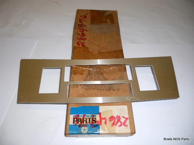 NOS MoPar 1968 克莱斯勒 300 AM 收音机 BEZEL BRUSHED ALUMINUM OVERLAY pn 2864976 — 第 1/1 张图片