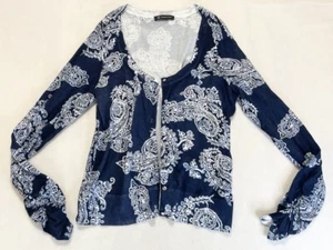 Suéter INC International Concepts Azul y Blanco Paisley Estrás Botón  - Imagen 1 de 7