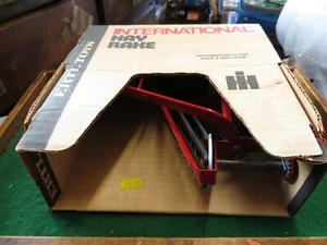 ERTL FARM INTERNATIONAL HARVESTER RASTRELLO PER FIENO 1/16 N-MIB #446 MADE IN USA - Foto 1 di 7