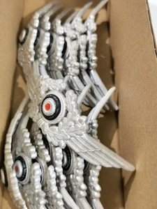 Luftwaffe, 1 Kokarde mit Schwinge für die Schirmmütze aus Aluminium, - Bild 1 von 6