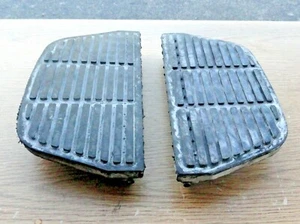 PAR DE PASAJEROS DE GOMA PARA PISO DE PISO DE GOMA DE PESO DE Harley 50606-86a genuino - Imagen 1 de 2
