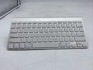 Apple Wireless Bluetooth Keyboard A1314 White Bluetooth no/Batteries - Picture 1 of 6