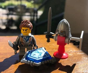 GENUINE LEGO NEXO KNIGHTS KID CLAY MINIFIGURE W/ TRAINING BOT POWER SHIELD SWORD - Picture 1 of 5