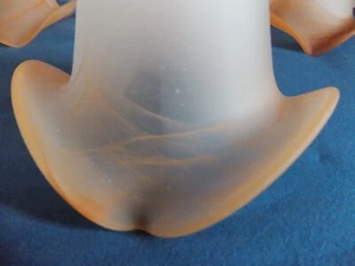 LOT DE 3 TULIPES ANCIENNES EN PATE DE VERRE POUR LAMPE OU LUSTRE - Photo 1/4