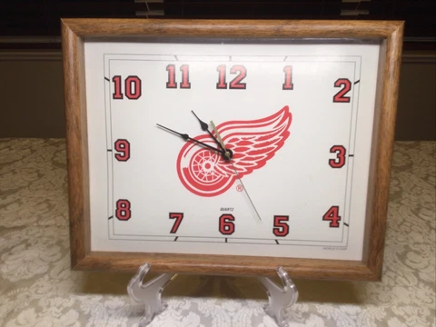 VINTAGE DETROIT RED WINGS BATTERY WALL CLOCK ,RECTANGLE  - WORKS 14” Cover