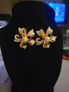 JB Joan Boyce Ribbon Earrings Gold or Silver  - Picture 1 of 8