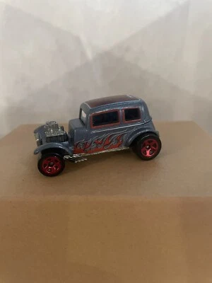 Ford Vicky 1968 Mattel Hot Wheels Classic '32 gris azul con llamas  Foto 1 de 4