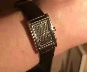 A Dunhill ladies watch including box and cushion. - Picture 1 of 6