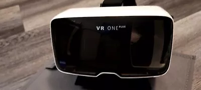 Auriculares de realidad virtual para teléfono inteligente ZEISS VR One Plus  Foto 1 de 2