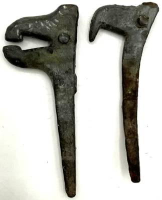 Antigua Brinkerhoff Cabeza de Pájaro Cinta de Púas Alambre Grapa Hierro Fundido Salvamento Foto 1 de 4