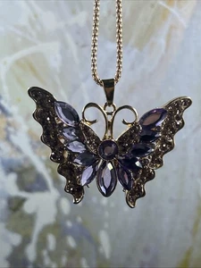 Betsey Johnson Halskette hell Prupel Kristall Schmetterling mit Geschenkbox und Tasche GA - Bild 1 von 9