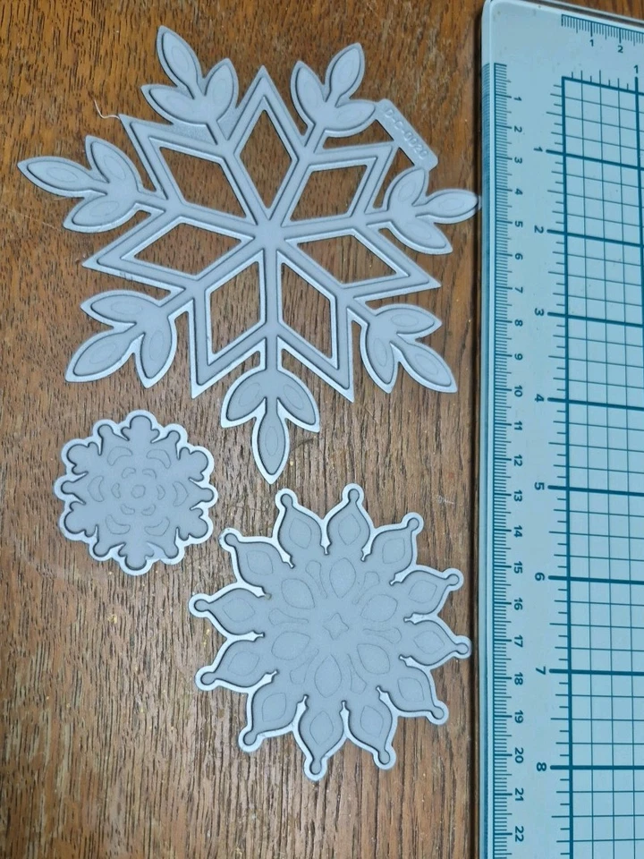 Quickutz Snowflake Metal Diecuts - Image 1 of 1
