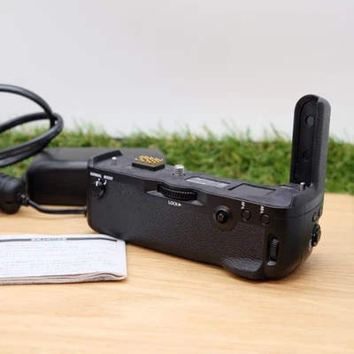 Fujifilm VG-XT3 Vertical Battery Grip for X-T3 W/ Adapter Japan [Mint -] #23147B - Image 1 of 4