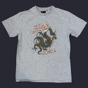 Thrills Company Dragon Grafik T-Shirt Erwachsene Größe Small Skater Grunge Goth Y2K-Stil - Bild 1 von 3
