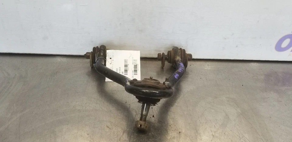 Chevy Tahoe 1996 brazo de control superior pasajero delantero derecho 5,7 L 4x4 4x4 Foto 1 de 4