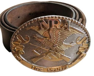 De Colección Hebilla de Cinturón NRA Life Member Oro 24kt Edición Coleccionista - Norman Foundry  - Imagen 1 de 4