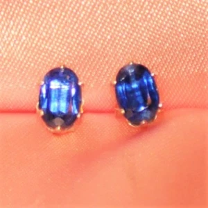 7 mm x 5 mm OVALE NATÜRLICHE BLAUE SAPHIR OHRSTECKER IN STERLINGSILBER über 2 kt - Bild 1 von 2