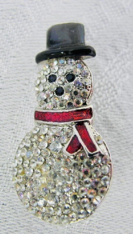 Broche prendedor muñeco de nieve Lia Sophia con detalles de cristal cortado Foto 1 de 1