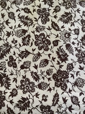 "Casi 5 yardas de tela de algodón acolchado con estampado floral marrón oscuro 38"" x" Foto 1 de 4
