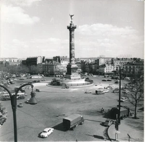 PARIS c. 1950 - Place de la Bastille Autos Circulation - DIV298 - Picture 1 of 2