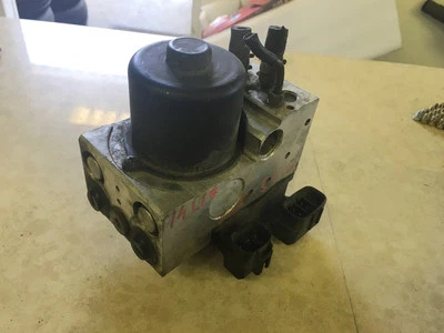 2001 LEXUS IS300 原始设备制造商 ABS PUMP 44540-24010 #133200-5000 — 第 1/4 张图片