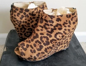 Torrid Leopard Print Peep Toe Toe 3in hidden Heel Booties Size 10w - Picture 1 of 8