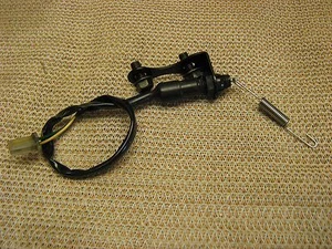 85-86 honda cb650 nighthawk rear brake switch with bracket - Imagen 1 de 4