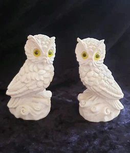2 White Owls Carved Alabaster Stone Made in Italy Yellow Eyes Home Decor Vintage - Picture 1 of 5