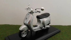 VESPA LX 125 2005 gris argent au 1/18 MAISTO 39540 moto miniature de collection - Picture 1 of 6