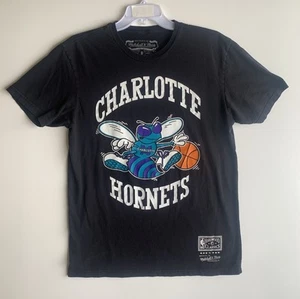 Charlotte Hornets Retro Logo Mitchell & Ness Black Graphic T-Shirt Mens M 18x27 - Picture 1 of 5