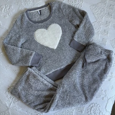 Jaclyn Intimates women’s size Large polyester fleece gray heart pajama set - Image 1 of 4