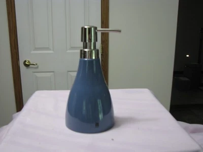 UMBRA DESIGN AZUL ACRÍLICO CON PLATA BOMBA LOCIÓN / DISPENSADOR DE JABÓN "NUEVO CON ETIQUETAS" Foto 1 de 4