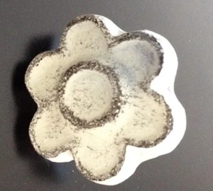 White Cast Iron Flower Cabinet Knobs Drawer Pulls Distressed Shabby 1WF - Picture 1 of 1