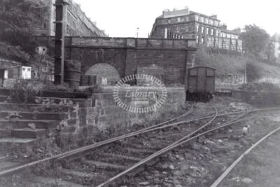 PHOTO BR British Railways Station Scene - EDINBURGH SCOTLAND STREET 1