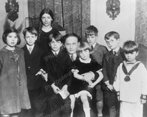 Houdini Poses With 8 Kids! 8x10 Reprint Of Old Photo - Picture 1 of 1