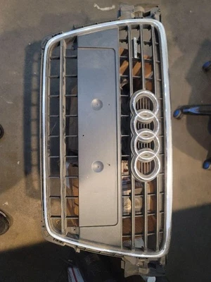 Grille AUDI A4 09 10 11 12 8K0853651 Foto 1 de 3