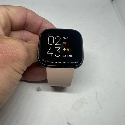 Rastreador de actividad Fitbit Versa 2 pequeña banda bronceada sin cargador Foto 1 de 4