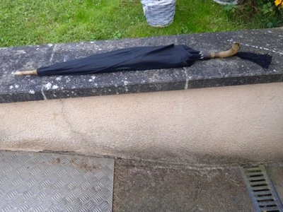 Ancienne Ombrelle Ou Parapluie Noire - Photo 1/4