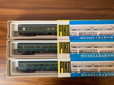 Piko HO  Three passenger car 2x1st class with "Bar Mitropa" dining car of the DR - Image 1 of 4