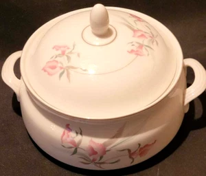 Royal Albert Amelia Tureen con Tapa Debenhams Rosa Floral Verdura Plato para Servir - Imagen 1 de 2